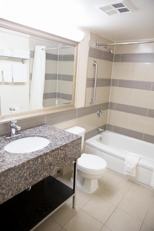 Admiral Inn Hamilton image 13